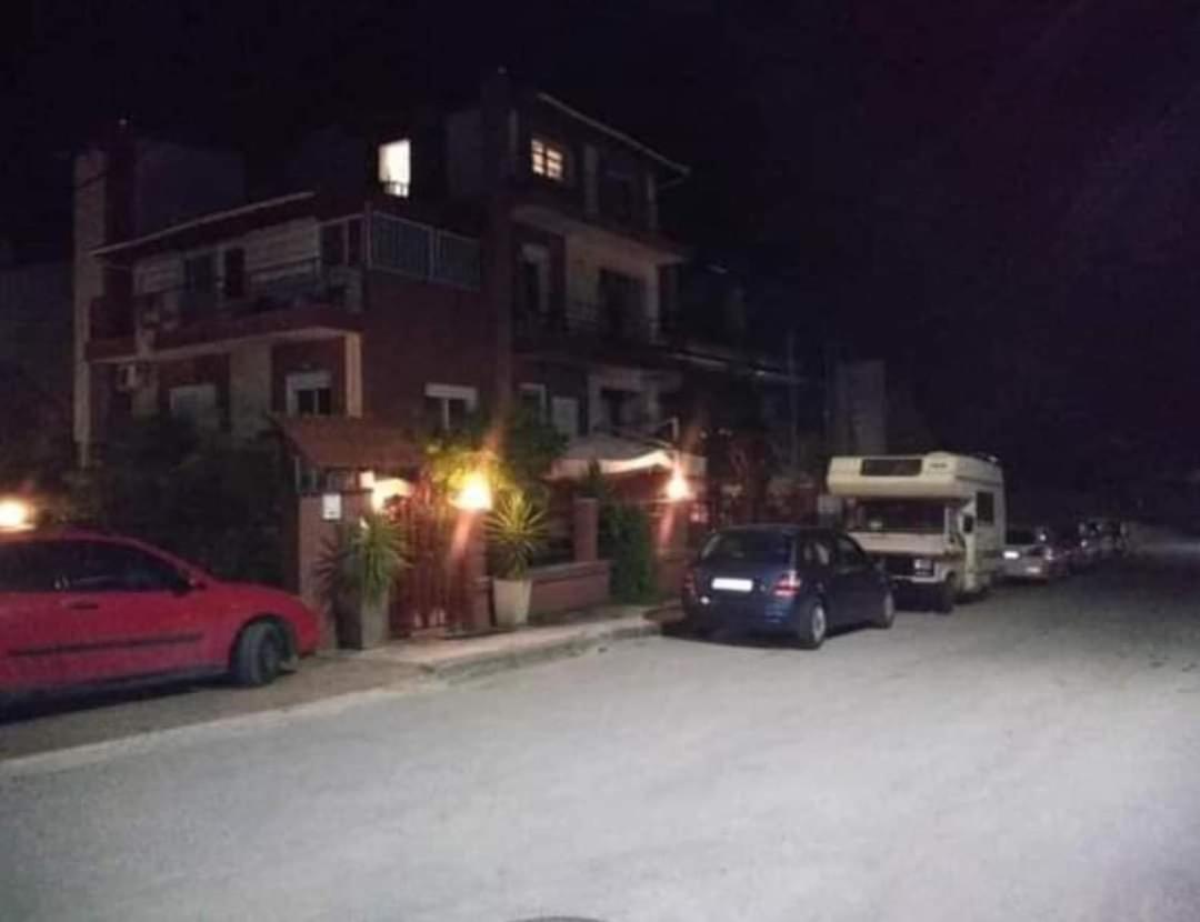 Blue Moon Accommodation Неа-Миханиона Экстерьер фото